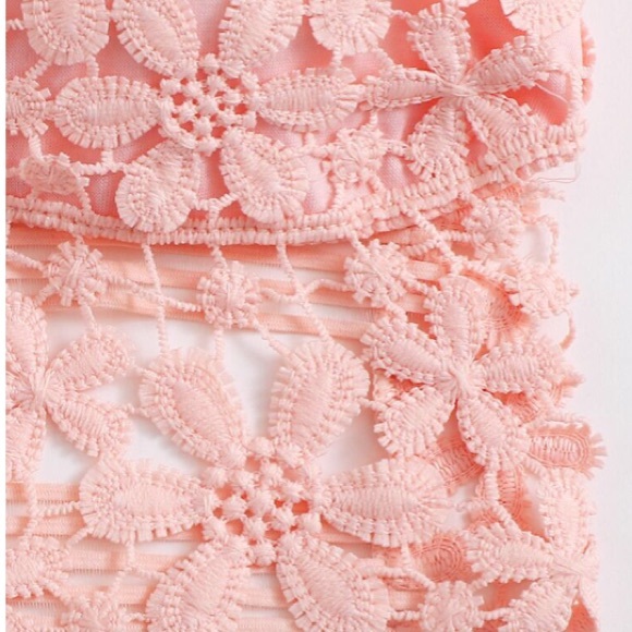 PEACHY PINK GUIPURE LACE CROCHET LONGLINE BRALETTE - Picture 5 of 15